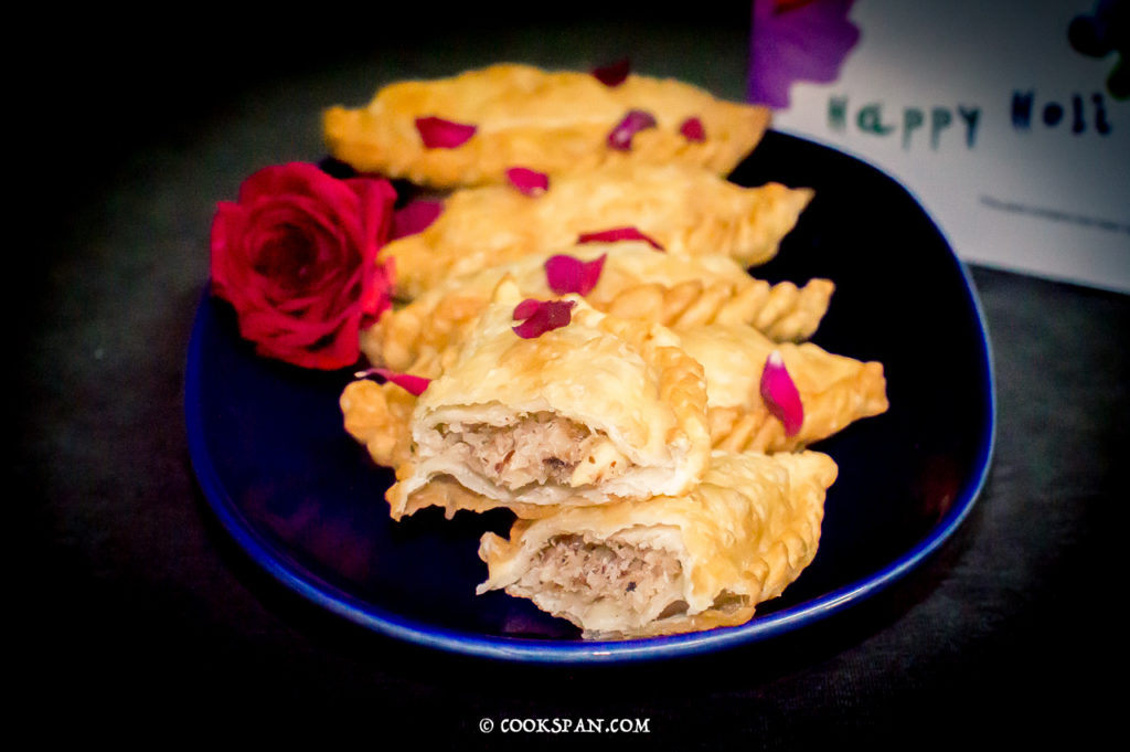 Coconut Gujiya | Karanji | Coconut Stuffed Empanada | How to make Gujiya