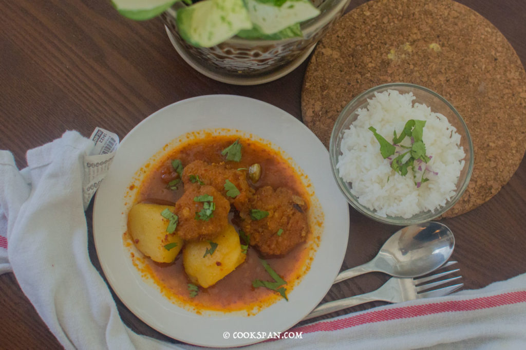 Buta Daali Bara Tarkari or Chana Dal Vada Curry