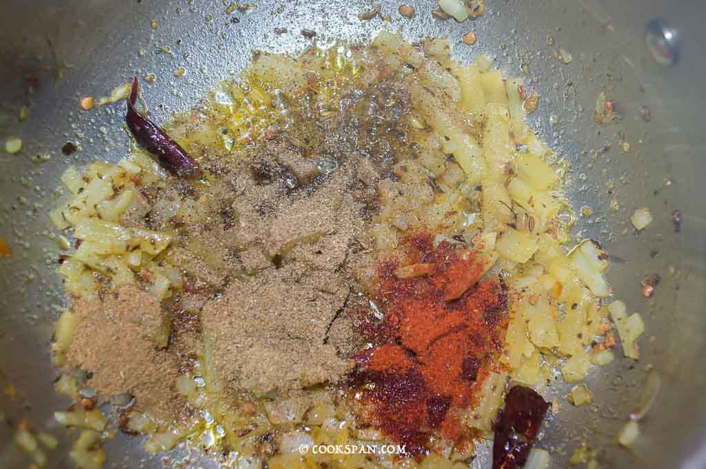 Addition of powdered spices to the Kadhi masala